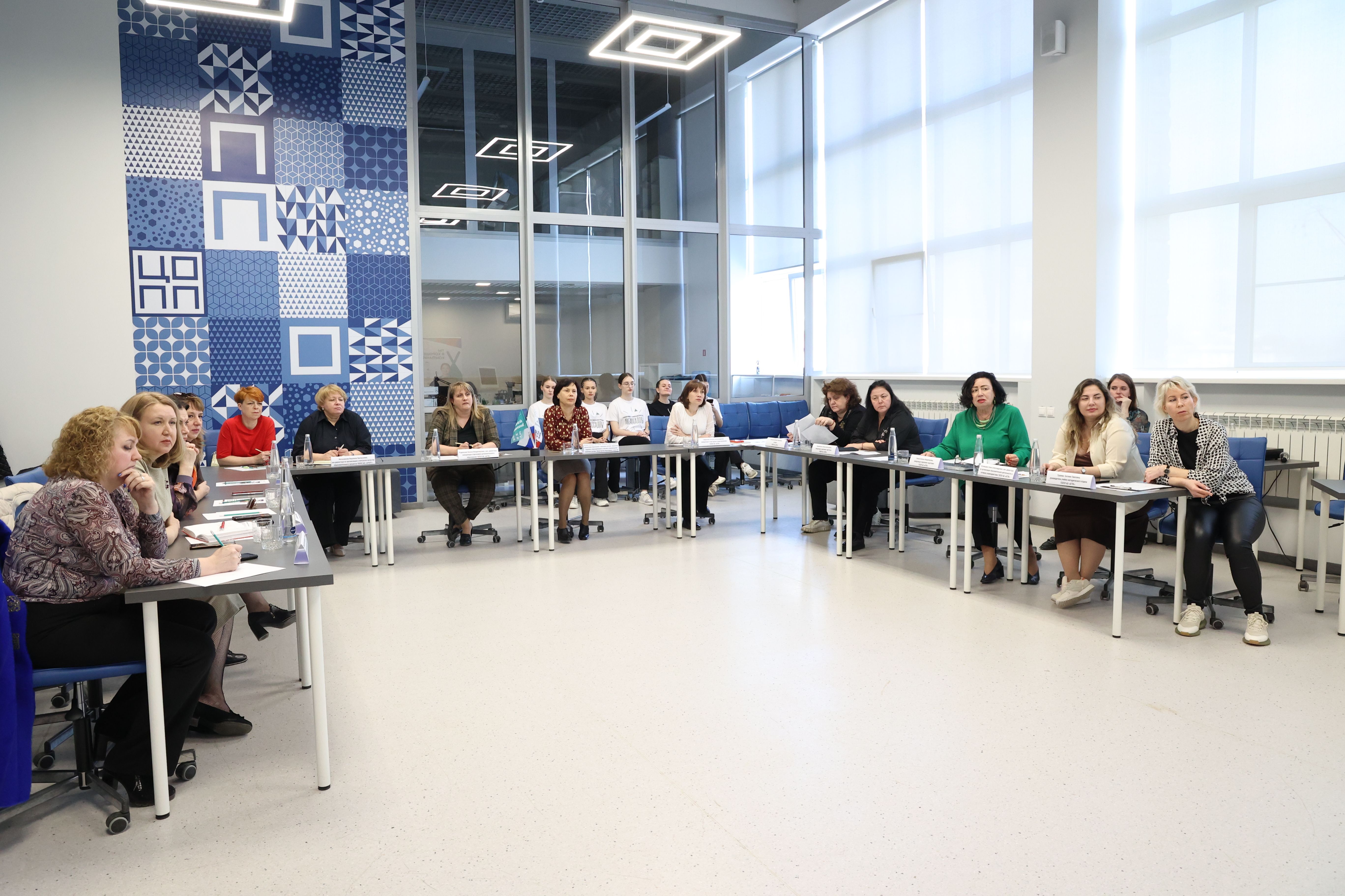 В АГПК прошёл методический семинар «Технология конструирования программ «Профессионалитета» и разработка профиля компетенций выпускника»