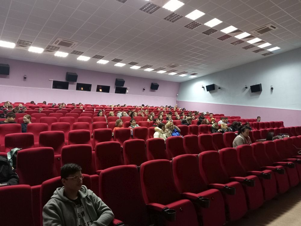 Студенты Лиманского филиала посетили киноцентр 