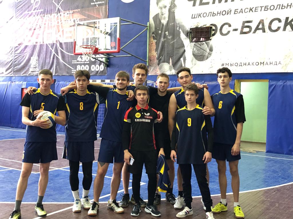Мужская команда АГПК по волейболу вновь одержала победу