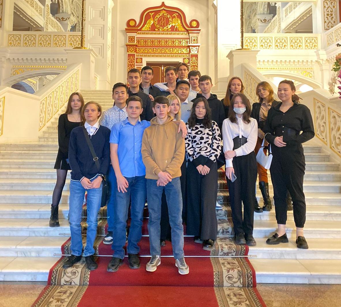 Студенты АГПК посетили театр оперы и балета