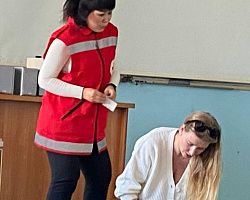 Инструктор Российского Красного Креста Зенната Амангалдыковна Ержанова провела для преподавателей политехнического колледжа мастер-класс по оказанию первой помощи пострадавшим.