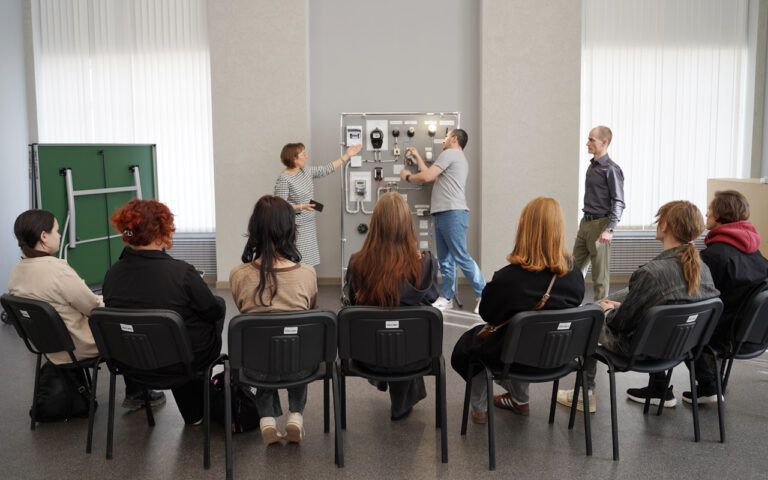 Новые возможности для выпускников специальности «Графический дизайн» открылись в первом совместном проекте АГПК и АЭСК