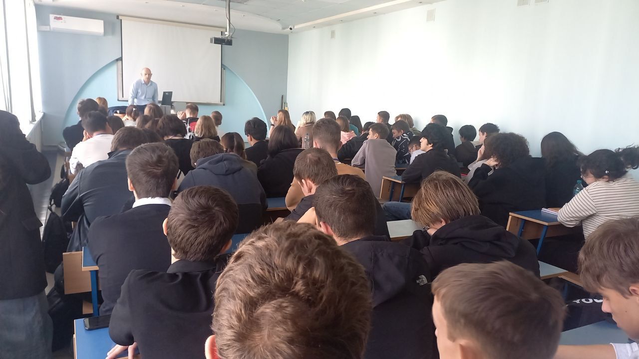 Встреча с представителем УВД: о службе, кибербезопасности и создании кибердружины