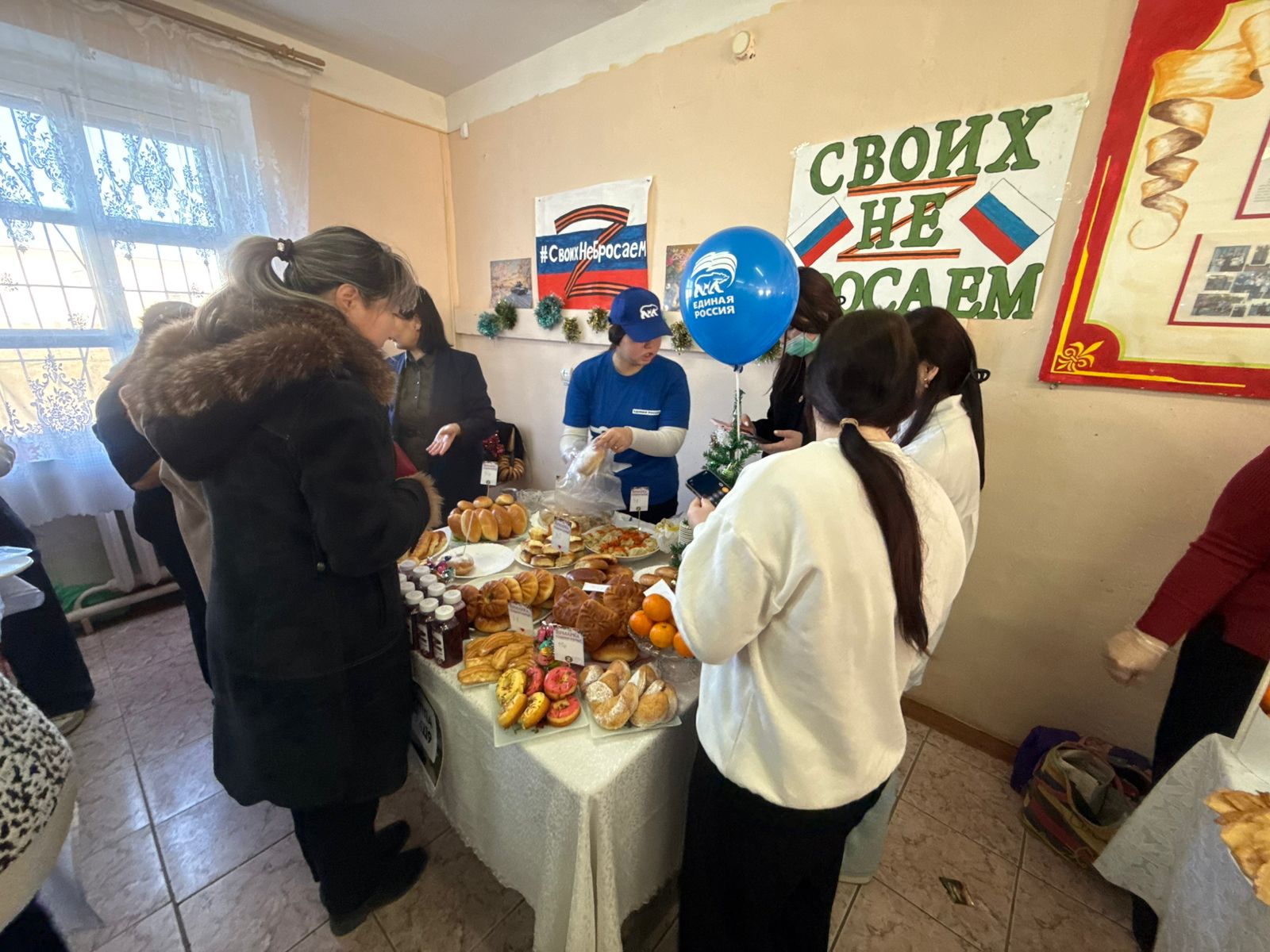 Новогодняя благотворительная ярмарка в Володарском филиале: помощь защитникам СВО