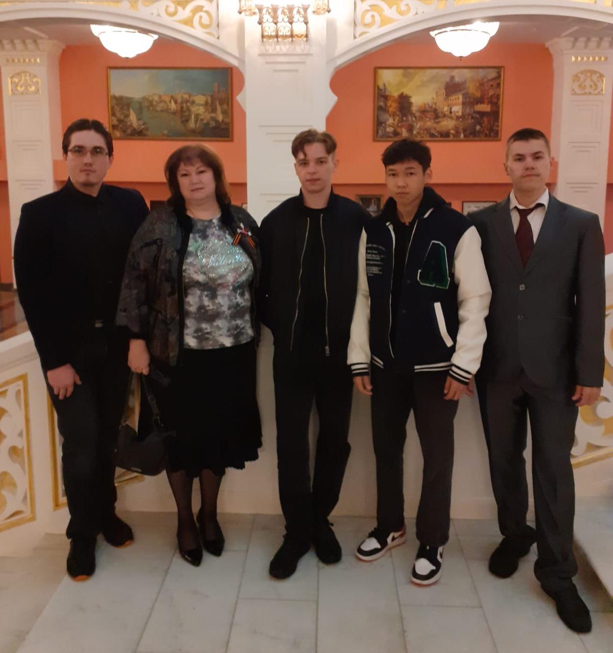 Студенты механического отделения посетили Астраханский театр оперы и балета