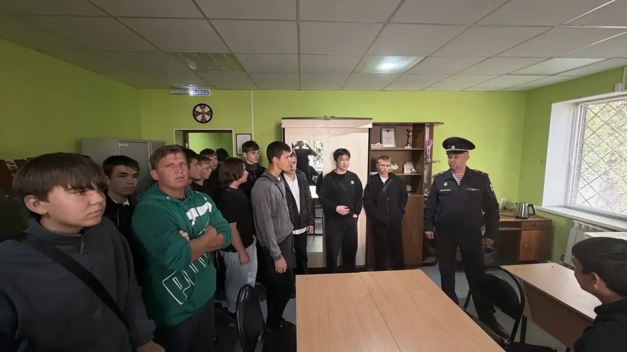 Студенты Лиманского филиала АГПК посетили отделение Росгвардии