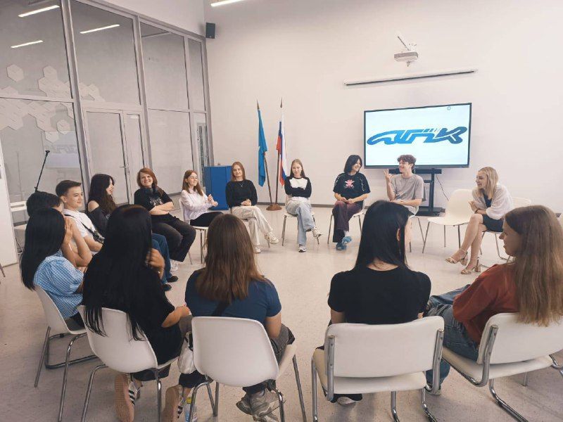 В АГПК прошёл психологический тренинг «Внутренний компас: ориентиры в жизни»