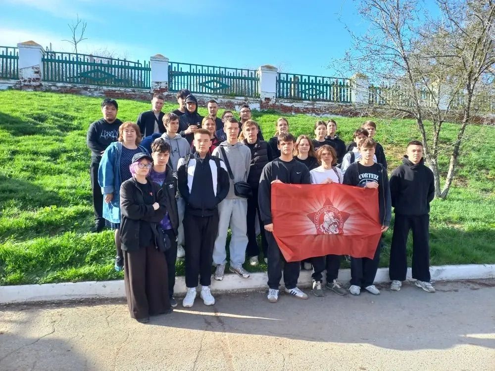 Студенты АГПК присоединились к ежегодной акции «Очистим историческую память от мусора»