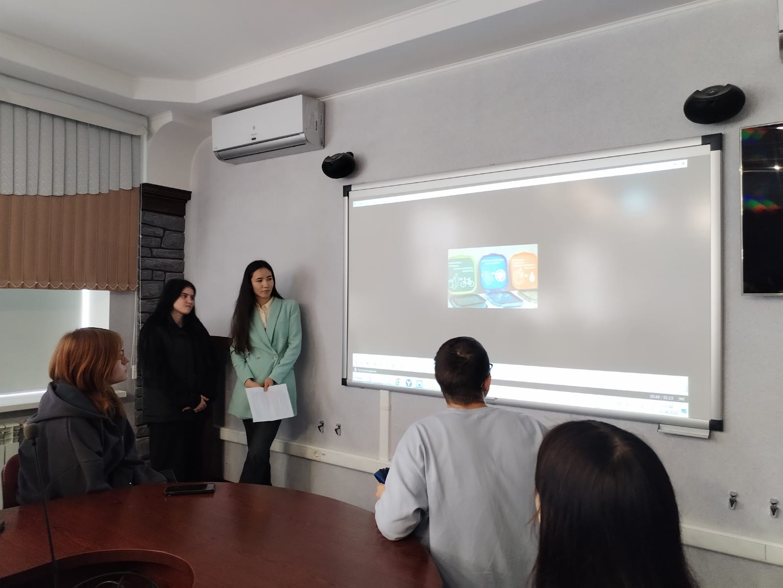 От идеи к действию: студенты разрабатывают социальную рекламу для защиты окружающей среды