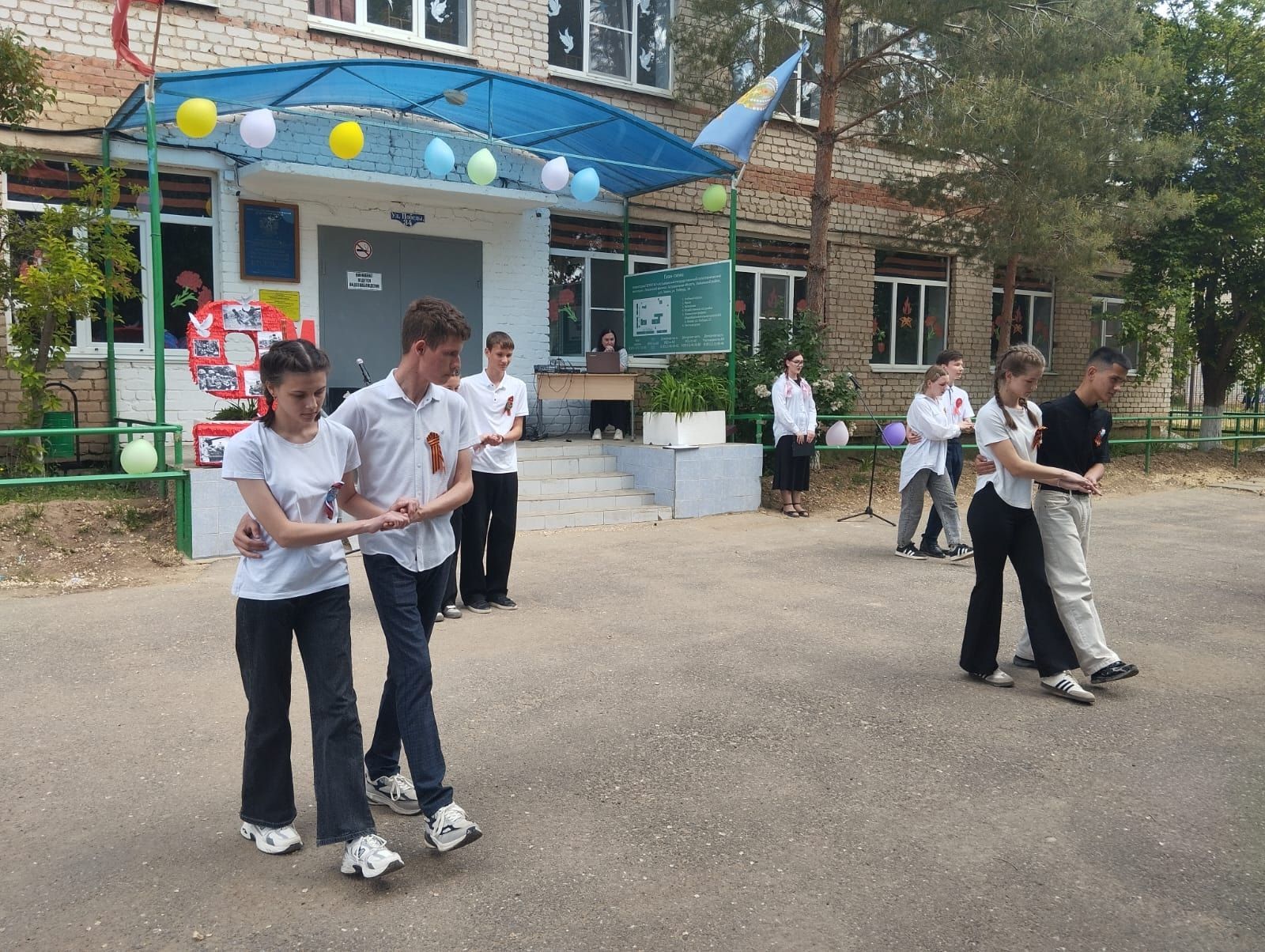 Студенты Лиманского филиала АГПК провели памятный концерт «Завтра была война!»