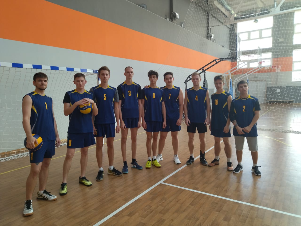 Команда АГПК одержала победу в товарищеском матче по волейболу