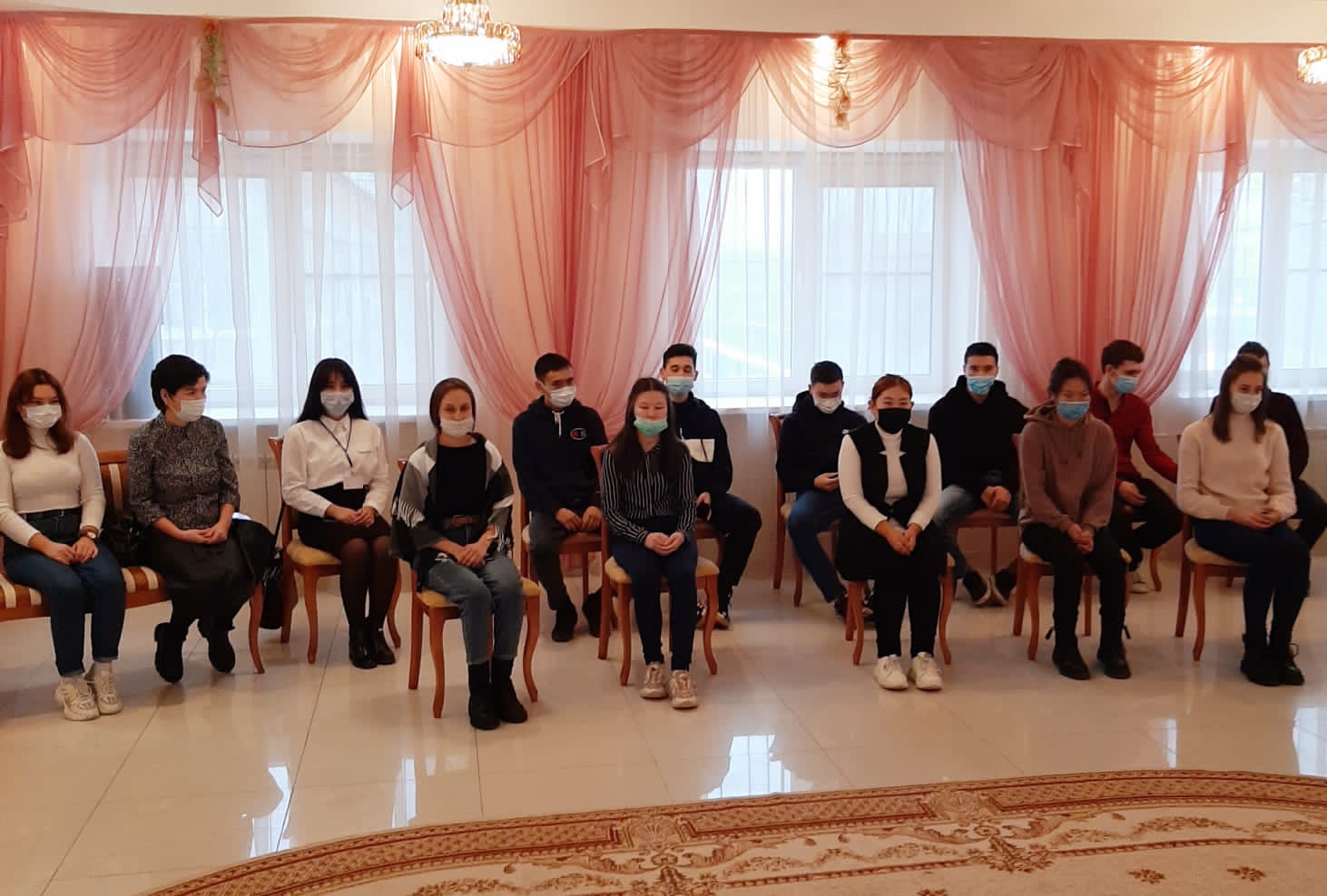 Студенты Володарского филиала АГПК приняли участие в работе круглого стола