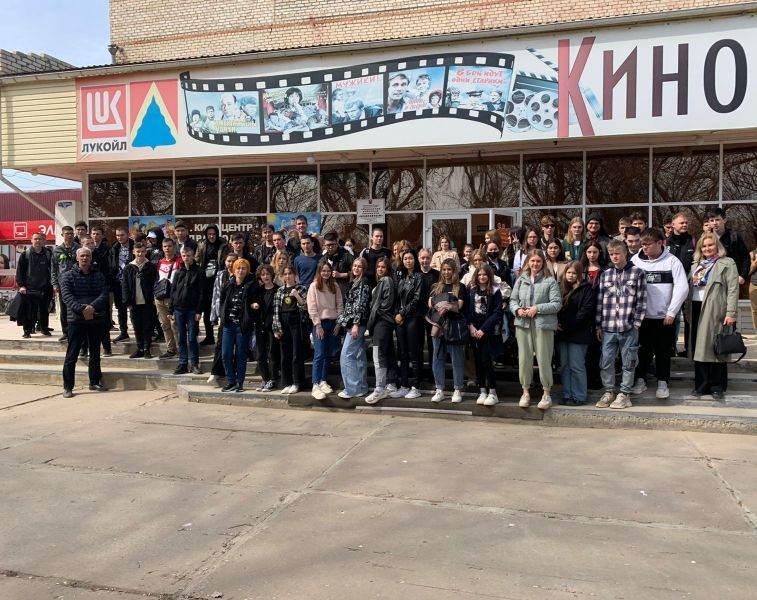  Студенты Лиманского филиала посетили киноцентр «Юбилейный» п. Лиман 