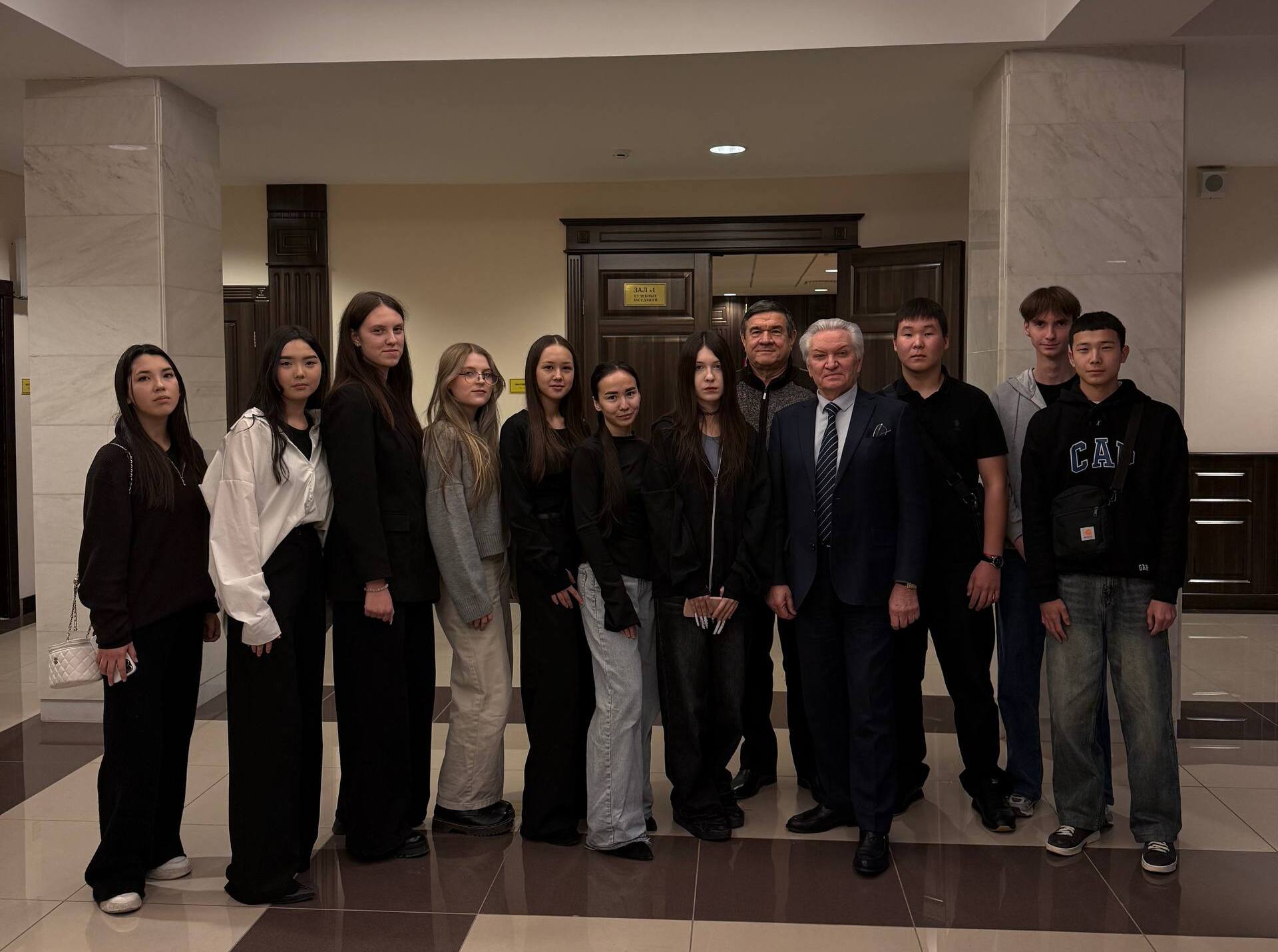 Юристы АГПК на судебном заседании по бездомным животным