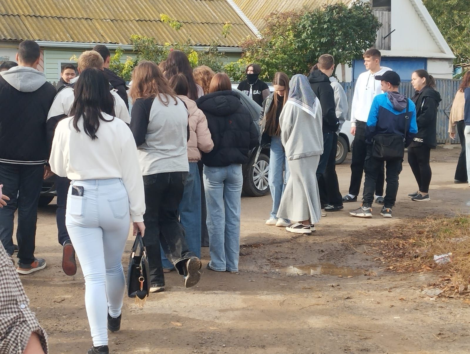 Студенты Лиманского филиала АГПК провели весенний субботник