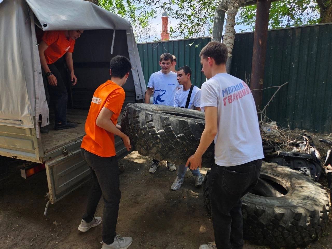 Студенты АГПК помогли в отправке гуманитарной помощи жителям Луганской Народной Республики 