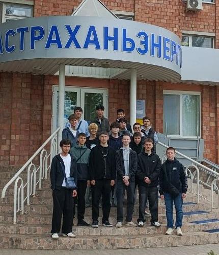 Первокурсники АГПК познакомились с профессией на экскурсии в «Россети»