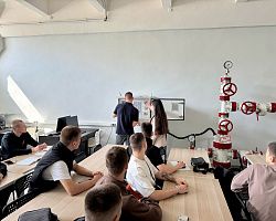 Практика на "отлично": РЭМ-2209 осваивают оборудование нефтегазовой отрасли