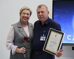 В АГПК прошел праздничный концерт к 85-летию СПО и Дню учителя  