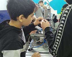 В АГПК завершилось обучение школьников по программе «Монтажник приборов и аппаратуры автоматического контроля, регулирования и управления»
