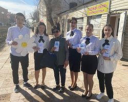Студенты Володарского филиала АГПК провели акцию «Белая ромашка», приуроченную к Всемирному Дню борьбы с туберкулезом