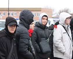 Студенты Лиманского филиала АГПК на торжественном мероприятии в память воинов-интернационалистов