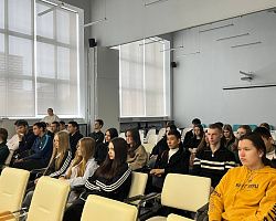 Студенты АГПК узнали о вреде пластика на экологической лекции ко Дню отказа от упаковки