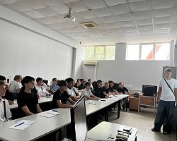 На механическом отделении студенты старших курсов поделились знаниями с младшими