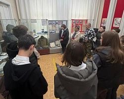 Студенты Лиманского филиала АГПК почтили память героев СВО на открытии музейной экспозиции