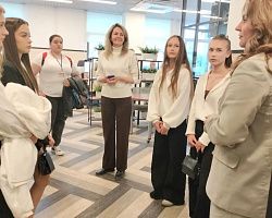 Студенты АГПК познакомились с банковской профессией в центральном офисе Сбербанка