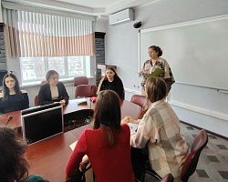 Профилактическая беседа психолога со студентами АГПК об опасности в Интернете