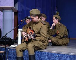 В АГПК прошёл фестиваль военно-патриотической песни «Весна на клавишах Победы»