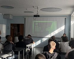 Студенты механического отделения познакомились с современными беспилотными технологиями
