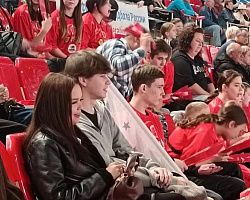 Студенты АГПК на матче по гандболу 