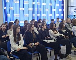 Студенты‑сварщики заботятся о будущем: молодёжь приняла участие в акции „Здоровье будущих поколений“ ко Дню неонатолога