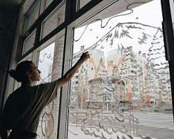 Студенты АГПК украсили окна лицея к Новому году
