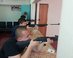Студенты АГПК заняли призовые места в соревнованиях по пулевой стрельбе из пневматической винтовки