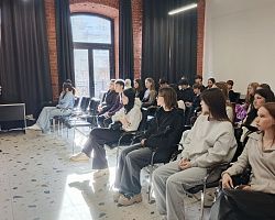 Студенты Астраханского государственного политехнического колледжа посетили бизнес‑центр «Мой бизнес»