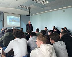 Выпускникам о высшем: встреча с географами из АГУ! 