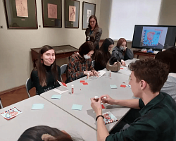 Студенты АГПК на музейном занятии «872 дня. Блокада. Семья Кустодиевых»