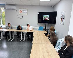 Студенты АГПК провели профориентационную акцию в Центре занятости