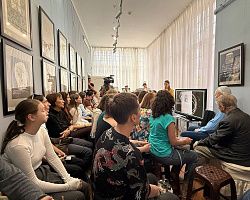 Студенты группы ГРД-4109 посетили выставку шрифтовой графики «Молчит сияющий глагол» в честь 140-летия Велимира Хлебникова