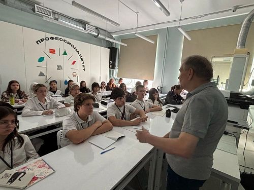 В АГПК прошла серия встреч по профилактике правонарушений среди первокурсников