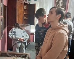 Студенты колледжа посетили Дом-музей Велимира Хлебникова